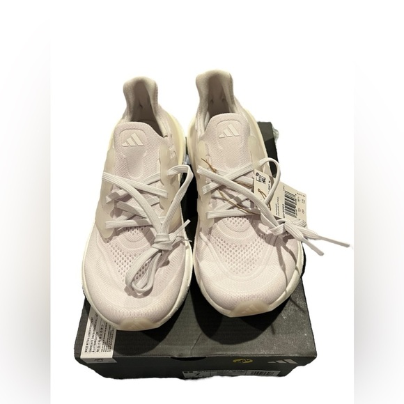 NIB Adidas Women’s Ultra Boost 22 Running Sneakers in White in size 7 - Picture 7 of 12